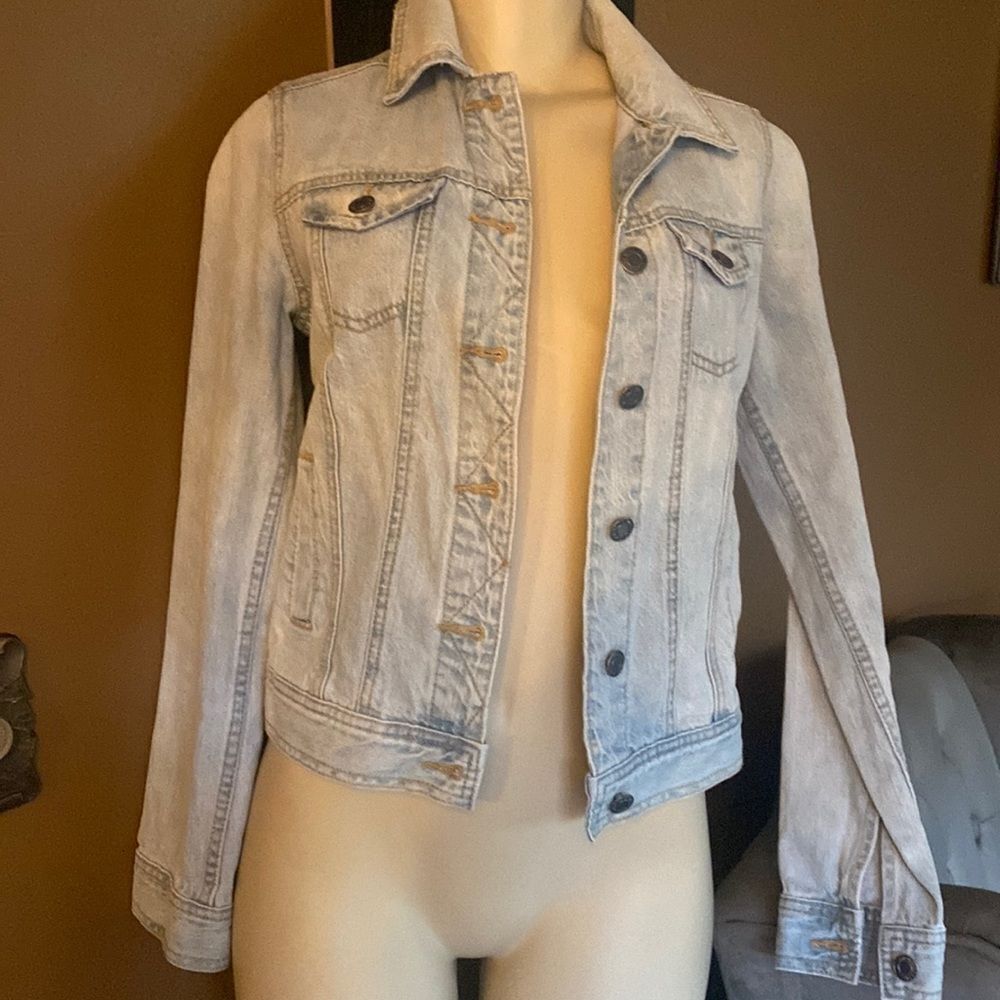 Mossimo Light blue wash Jean jacket size Small